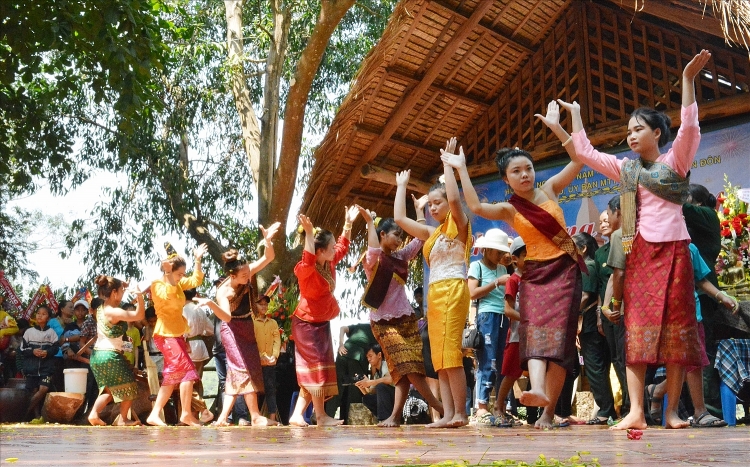 ຈັ່ງຫວະລຳວົງລາວ ສະທ້ອນໃຫ້ເຫັນຄວາມສາມັກຄີ