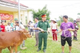 ມອບພາຫະນະລ້ຽງຊີບ​ໃຫ້​ປະຊາຊົນ​ຢູ່​ເຂດ​ຊາຍ​ແດນ