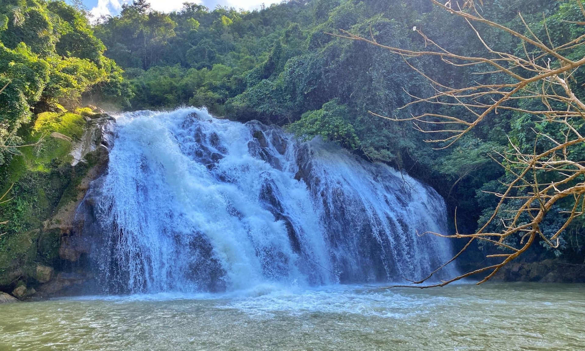 ຄົ້ນເຫັນທິວທັດອັນເຕັມໄປດ້ວຍສີສັນທຳມະຊາດຂອງກວາງຈິ