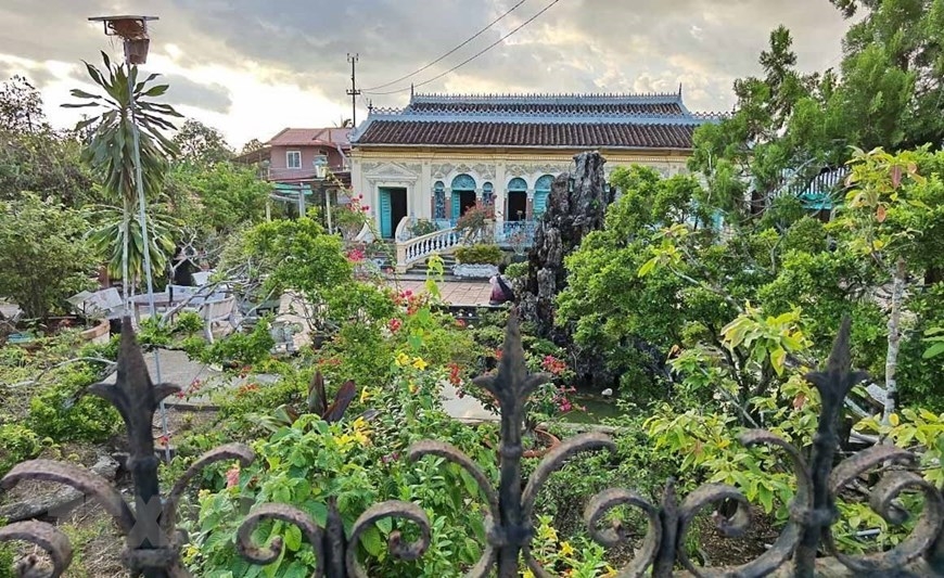 ເຮືອນບູຮານ ບິງຖຸຍ, ເອີ້ນອີກຊື່ໜຶ່ງວ່າ ເຮືອນບູຊາຕະກຸນ ເຢືອງ ຕັ້ງຢູ່ເຮືອນເລກທີ 142-144, ຖະໜົນ ບູຍຫືວເຫງຍ, ຕາແສງ ບິງຖຸຍ, ເມືອງ ບິງຖຸຍ, ນະຄອນ ເກີນເທີ. (ພາບ: Thanh Tùng/TTXVN) ເຮືອນບູຮານ ບິງຖຸຍ, ເອີ້ນອີກຊື່ໜຶ່ງວ່າ ເຮືອນບູຊາຕະກຸນ ເຢືອງ ຕັ້ງຢູ່ເຮືອນເລກທີ 142-144, ຖະໜົນ ບູຍຫືວເຫງຍ, ຕາແສງ ບິງຖຸຍ, ເມືອງ ບິງຖຸຍ, ນະຄອນ ເກີນເທີ. (ພາບ: Thanh Tùng/TTXVN)