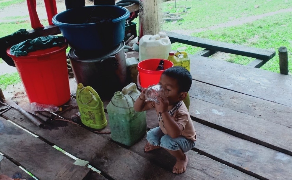 ນຳນ້ຳສະອາດມາໃຫ້ເດັກນ້ອຍຢູ່ເຂດພູດອຍ ມິງຮ່ວາ (ກວາງບິ່ງ)