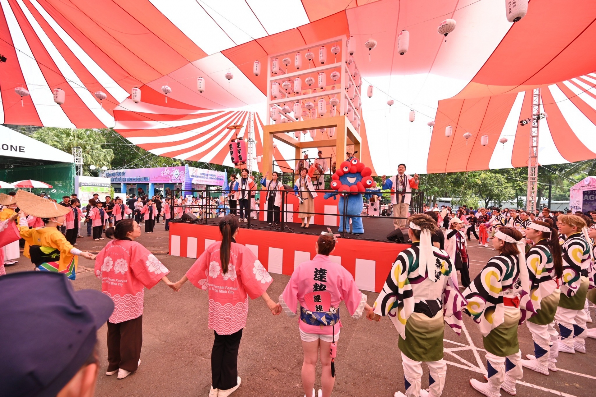 ງານບຸນ ຫວຽດນາມ - ຍີ່ປຸ່ນ 2024: ຍອດປາຖະໜາຢາກຮັດແໜ້ນການພົວພັນມິດຕະພາບທີ່ເປັນມູນເຊື້ອ, ການຮ່ວມມືຂອງສອງປະເທດ ກ່ວາອີກ. ງານບຸນ ຫວຽດນາມ - ຍີ່ປຸ່ນ 2024: ຍອດປາຖະໜາຢາກຮັດແໜ້ນການພົວພັນມິດຕະພາບທີ່ເປັນມູນເຊື້ອ, ການຮ່ວມມືຂອງສອງປະເທດ ກ່ວາອີກ.