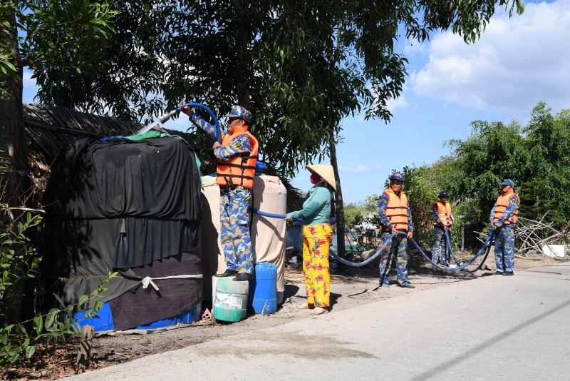 ຄວາມນ້ຳໃຈທະຫານ ແລະ ປະຊາຊົນໃນມື້ແຫ້ງແລ້ງ