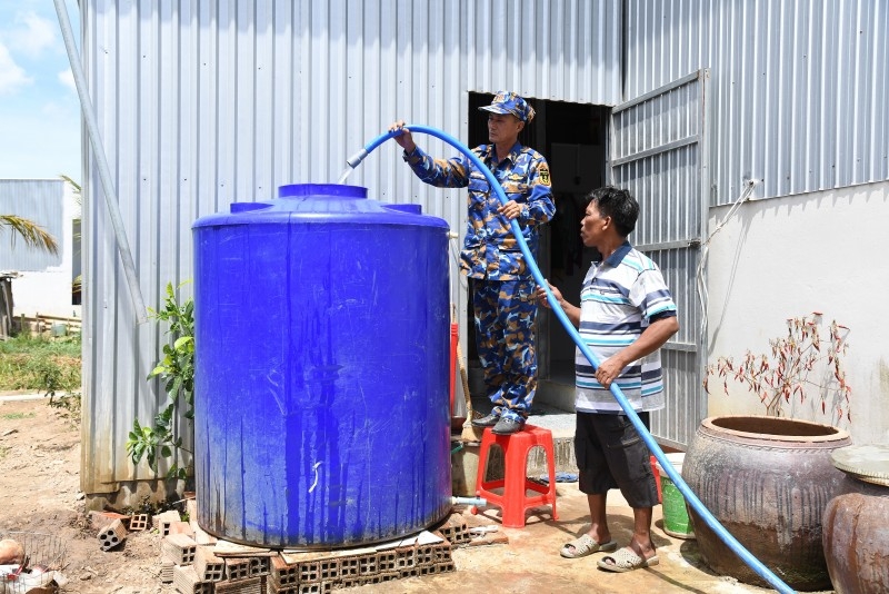 ຄວາມນ້ຳໃຈທະຫານ ແລະ ປະຊາຊົນໃນມື້ແຫ້ງແລ້ງ