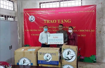 ມອບເງິນຈໍານວນ 590 ລ້ານດົ່ງໃຫ້ໂຮງຮຽນປະຖົມສົມບູນມິດຕະພາບແຂວງ ຈໍາປາສັກ ລາວ