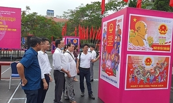 ຫຼາຍຮູບການໂຄສະນາທີ່ອຸດົມສົມບູນກ່ຽວກັບການເລືອກຕັ້ງສະມາຊິກສະພາແຫ່ງຊາດ ຊຸດທີ XV