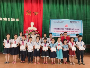 ອົງການ Zhishan ໄດ້ມອບທຶນການສຶກສາຄັ້ງ ທີ 1 ໃຫ້ນັກຮຽນເກືອບ 600 ຄົນ ຢູ່ ເທື່ອທຽນເຫວ້
