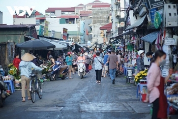 ຊາວຮ່າໂນ້ຍກະກຽມວັນບຸນດວານເງາະ