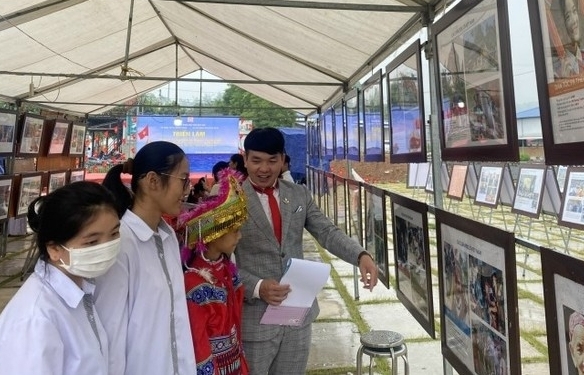 ງານວາງສະແດງກ່ຽວກັບອະທິປະໄຕເຂດທະເລ, ໝູ່ເກາະຈັດຂຶ້ນ ຢູ່ແຂວງ ບັກກ້ານ