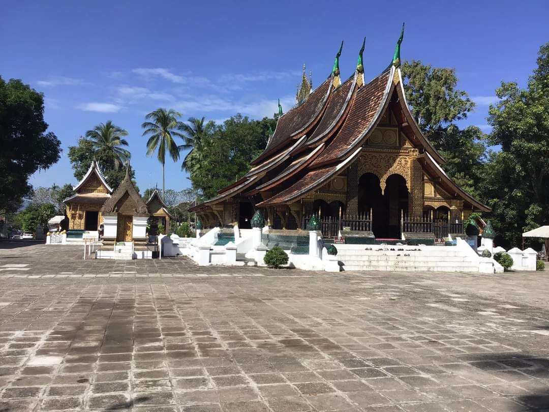 ການທ່ອງທ່ຽວທາງວັດທະນະທຳ ກໍ່ຂາດບໍ່ໄດ້ໂດຍສະເພາະວັດຊຽງທອງ ຊຶ່ງມີຫລາຍຢ່າງໜ້າສຶກສາຄົ້ນຄວ້າເປັນຕົ້ນສະຖາປັດຕະຍາກຳເກົ່າແກ່ ແລະ ການຕົບແຕ່ງແບບລາວແທ້