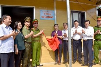 ເດືອນເຄື່ອນໄຫວຍອດສູງ “ເພື່ອຄົນທຸກຍາກ” ປີ 2021: ປຸກລຸກນ້ຳໃຈອຸ້ມຊູຊ່ວຍເຫຼືອເຊິ່ງກັນແລະກັນ