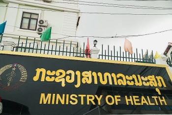 ສືບຕໍ່ເຝົ້າລະວັງພະຍາດໂຄວິດ-19 ພ້ອມສືບຕໍ່ປິ່ນປົວ 2 ຄົນ