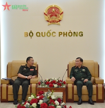 ທ່ານ​ພົນ​ໂທ ຮ່​ວາງຊວັນ​ຈຽນ ໃຫ້​ການ​ຕ້ອນ​ຮັບ ທ່ານທີ່ປຶກສາຝ່າຍ​ທະຫານລາວ ປະ​ຈຳ ຫວຽດ​ນາມ