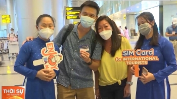 ມອບ Sim ໂທລະສັບຟຼີ ກ່ວາ 50.000 Sim ໃຫ້ແກ່ແຂກທ່ອງທ່ຽວສາກົນທີ່ມາດ່ານັ້ງ