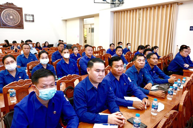 ​ຄະ​ນະ​ຊາວ​ໜຸ່ມກອມ​ມູ​ນິດ ໂຮ່​ຈີ​ມິນ ບຳ​ລຸງ​ສ້າງ, ຝືກ​ອົບ​ຮົບໃຫ້​ພະ​ນັກ​ງານ​ຄະ​ນະ​ຊາວ​ໜຸ່ມ​ລາວ​ ກ່​ວາ 1.100 ຄົນ