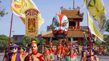 ລັກສະນະພິເສດຂອງວັນບຸນແຫ່ໜ້າກາກຕ່ວງ ເຫ້ວ