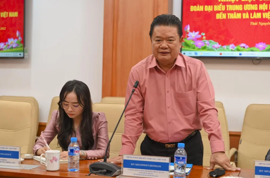 ຊ່ວຍນັກສຶກສາຮັກສາ ແລະ ພັດທະນາການພົວພັນພິເສດລະຫວ່າງຫວຽດນາມ ແລະ ລາວ