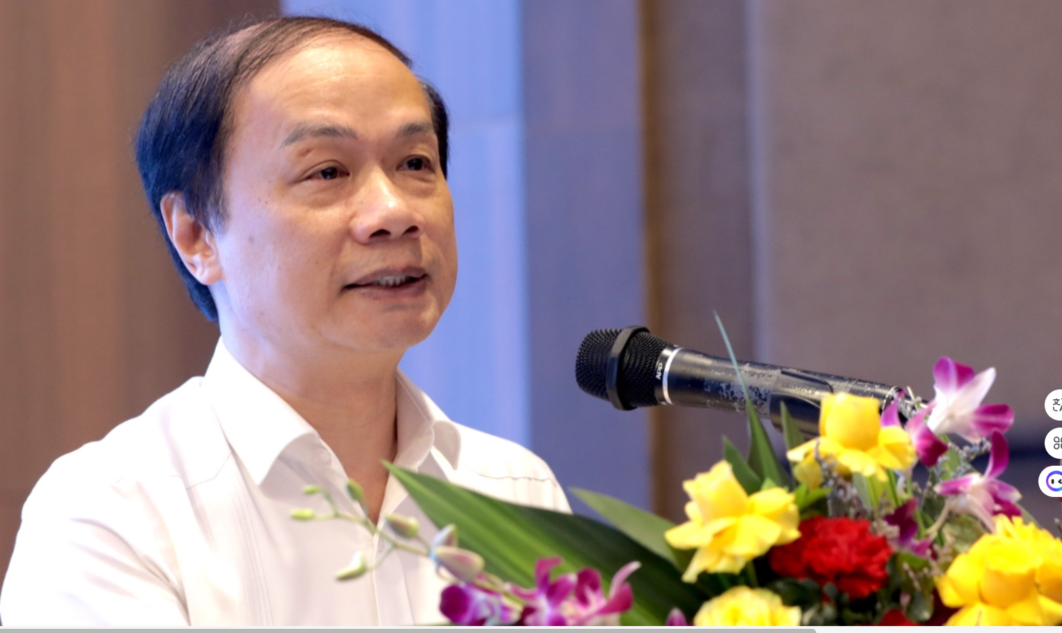 TS. Phạm Tất Thắng, Ủy viên Trung ương Đảng, Phó Trưởng ban Thường trực, Chủ tịch Hội đồng khoa học Ban Dân vận Trung ương:  ທ່ານ ປອ. ຟ້າມເຕິດ​ຖັງ ກຳມະການ​ສູນ​ກາງ​ພັກ, ຮອງ​ຫົວໜ້າ​ຄະນະ​ປະຈຳ, ປະທານ​ສະພາ​ວິທະຍາສາດ ຄະນະກໍາມະການຂົນຂວາຍ​ປະຊາຊົນສູນ​ກາງ: