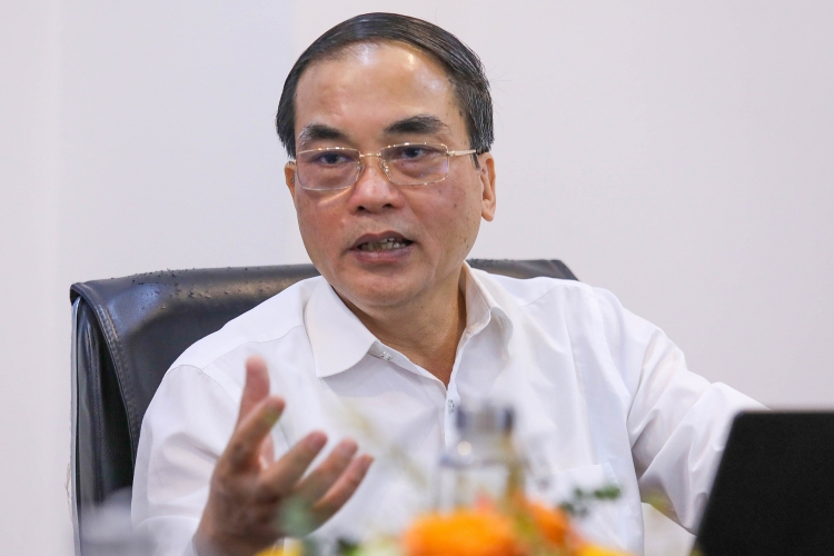 PGS. TS. Vũ Văn Phúc, Phó Chủ tịch Hội đồng Khoa học các cơ quan Đảng Trung ương, nguyên Tổng biên tập Tạp chí Cộng sản:  ທ່ານ ຮສ.ປອ. ຫວູ້ວັນ​ຟຸກ ຮອງ​ປະທານ​ສະພາ​ວິທະຍາສາດ​ບັນດາ​ອົງການ​ສູນ​ກາງ​ພັກ, ອະດີດ​ບັນນາທິການ​ໃຫຍ່​ວາລະສານ​ກອມ​ມູນິດ​: