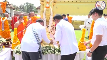 Video: ອົງການປົກຄອງນະຄອນຫລວງວຽງຈັນ ຮ່ວມກັບເຈົ້າສັດທາ ຈັດພິທີຫົດສົງ ພະເຈົ້າອົງຄຳ