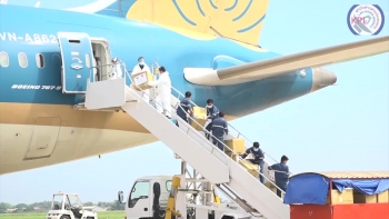 Video: ຫວຽດນາມ ມອບເງິນສົດ ແລະ ສົ່ງແພດມາຊ່ວຍລາວ ຕ້ານການລະບາດພະຍາດໂຄວິດ-19