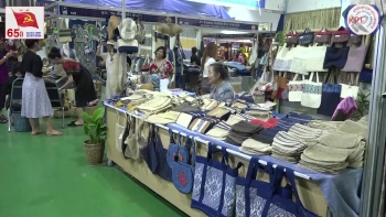 Video: ງານມະຫາກໍາ ສີມືຫັດຖະກໍາລາວ